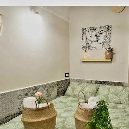 Casina Via Foria Bed & Breakfast เนเปิลส์ ภายนอก รูปภาพ