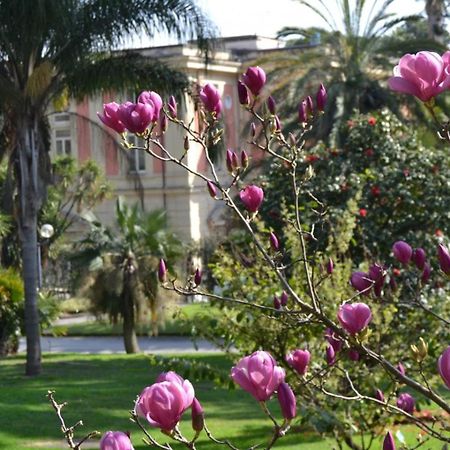 Casina Via Foria Bed & Breakfast เนเปิลส์ ภายนอก รูปภาพ