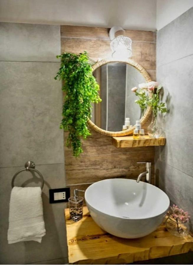 Casina Via Foria Bed & Breakfast เนเปิลส์ ภายนอก รูปภาพ