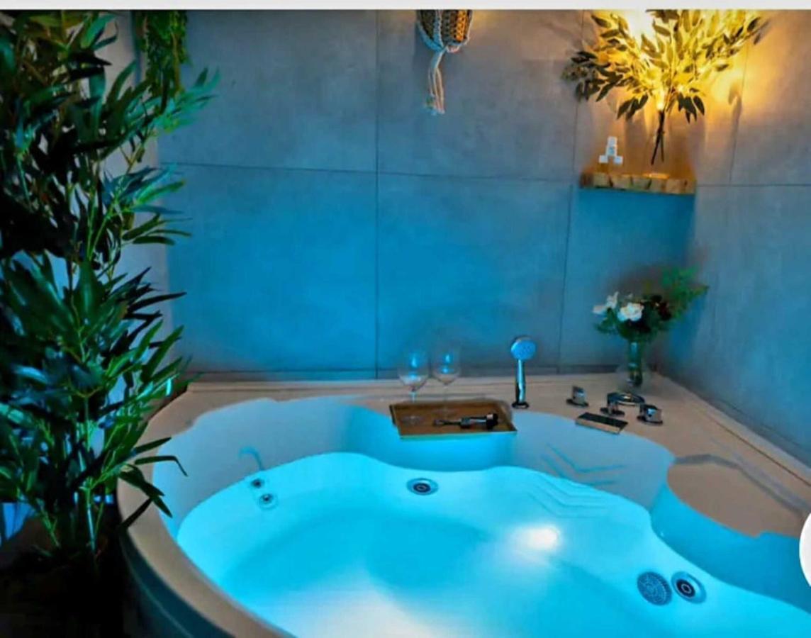 Casina Via Foria Bed & Breakfast เนเปิลส์ ภายนอก รูปภาพ