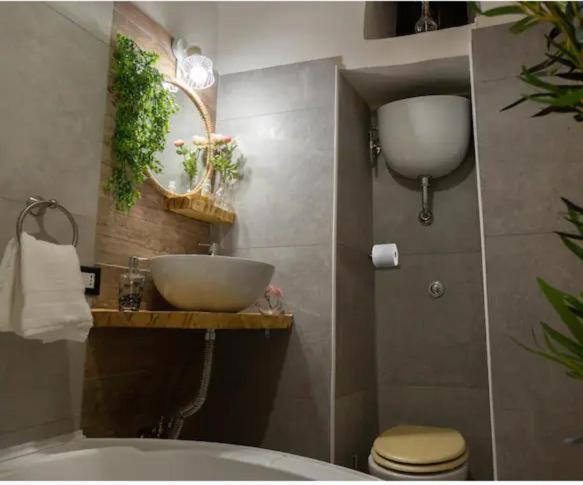 Casina Via Foria Bed & Breakfast เนเปิลส์ ภายนอก รูปภาพ