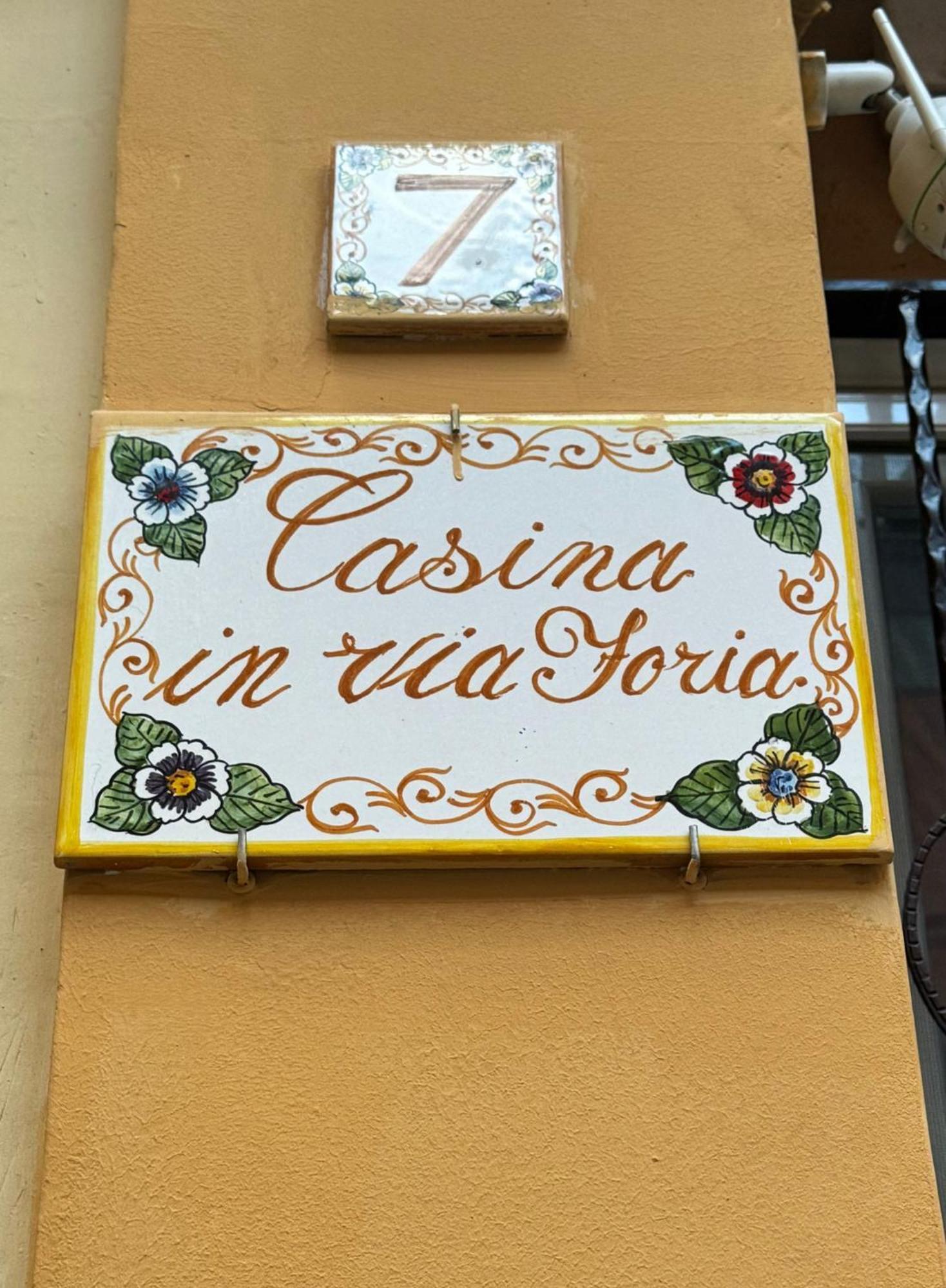 Casina Via Foria Bed & Breakfast เนเปิลส์ ภายนอก รูปภาพ