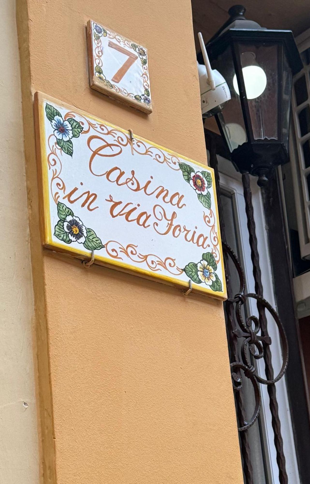 Casina Via Foria Bed & Breakfast เนเปิลส์ ภายนอก รูปภาพ