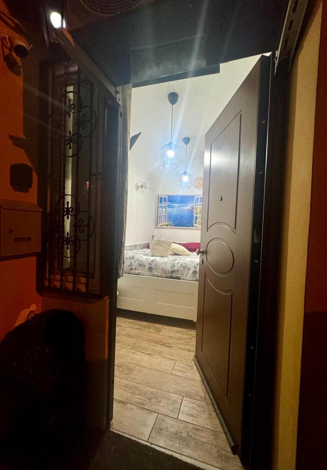Casina Via Foria Bed & Breakfast เนเปิลส์ ภายนอก รูปภาพ