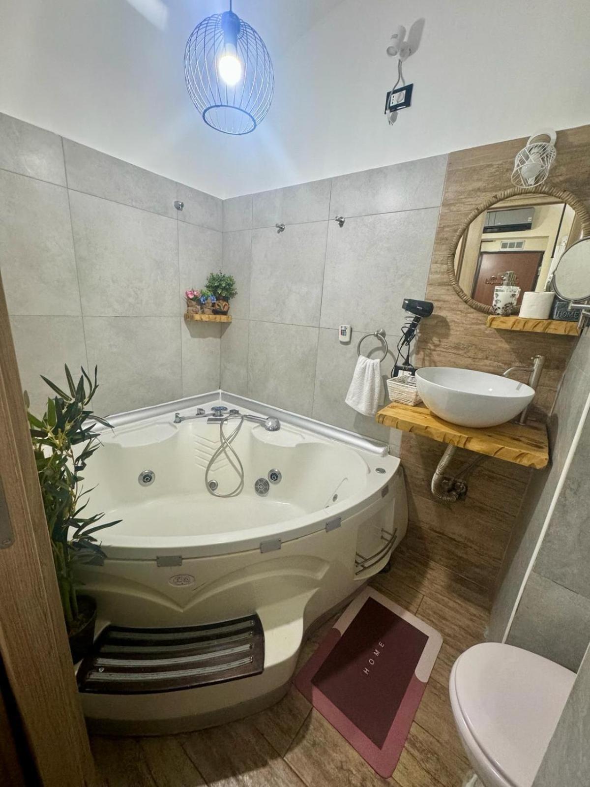 Casina Via Foria Bed & Breakfast เนเปิลส์ ภายนอก รูปภาพ